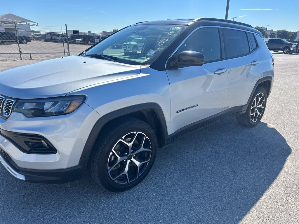 Used 2025 Jeep Compass Limited AWD/4WD image 5