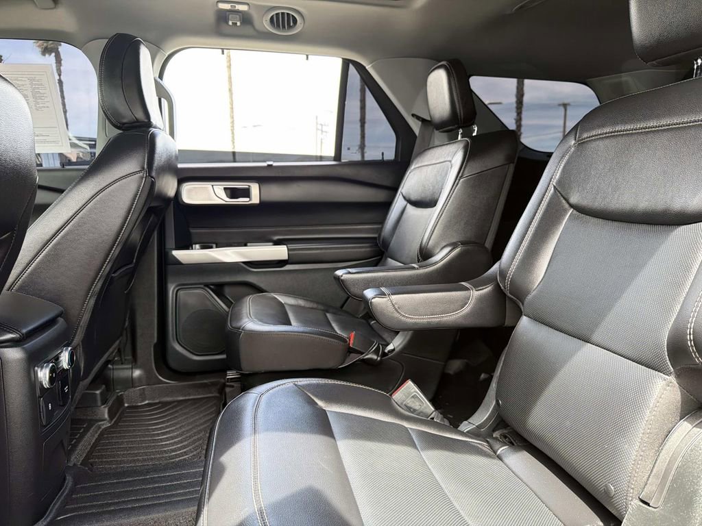 Used 2023 Ford Explorer Limited w/ Limited Technology Package image 17