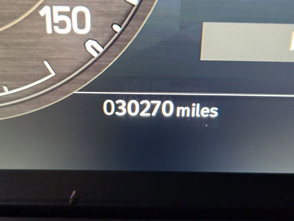 Used 2023 Land Rover Defender 110 X-Dynamic SE image 19