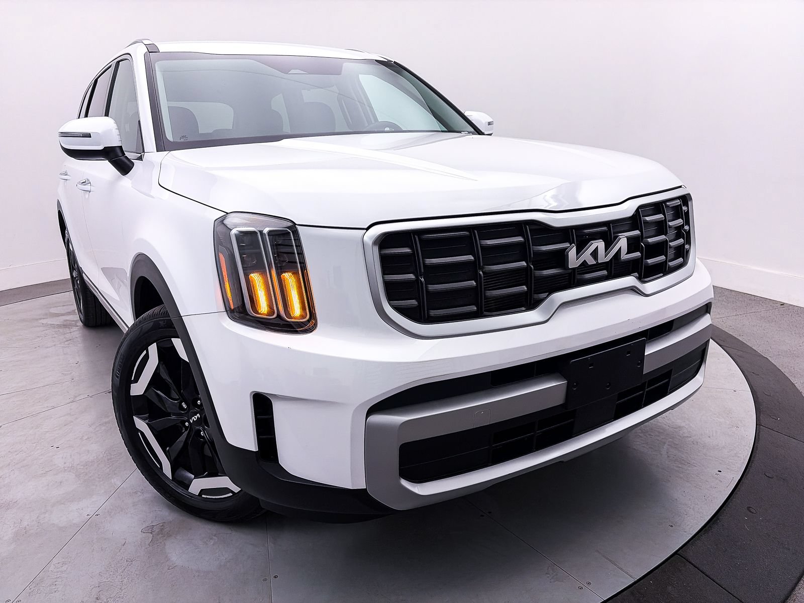 Used 2024 Kia Telluride S FWD image 7
