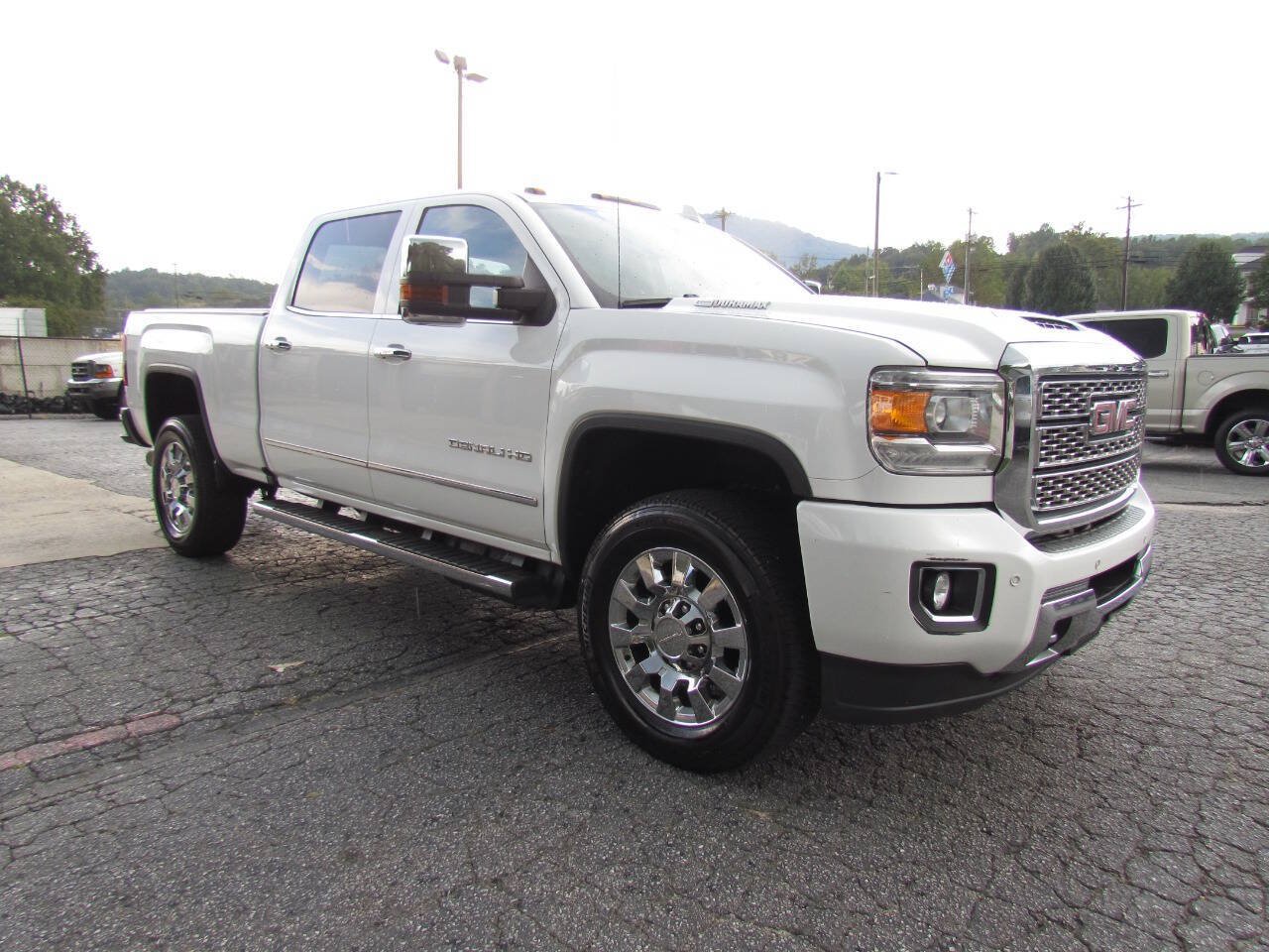 Used 2019 GMC Sierra 2500 Denali w/ Duramax Plus Package AWD/4WD image 7