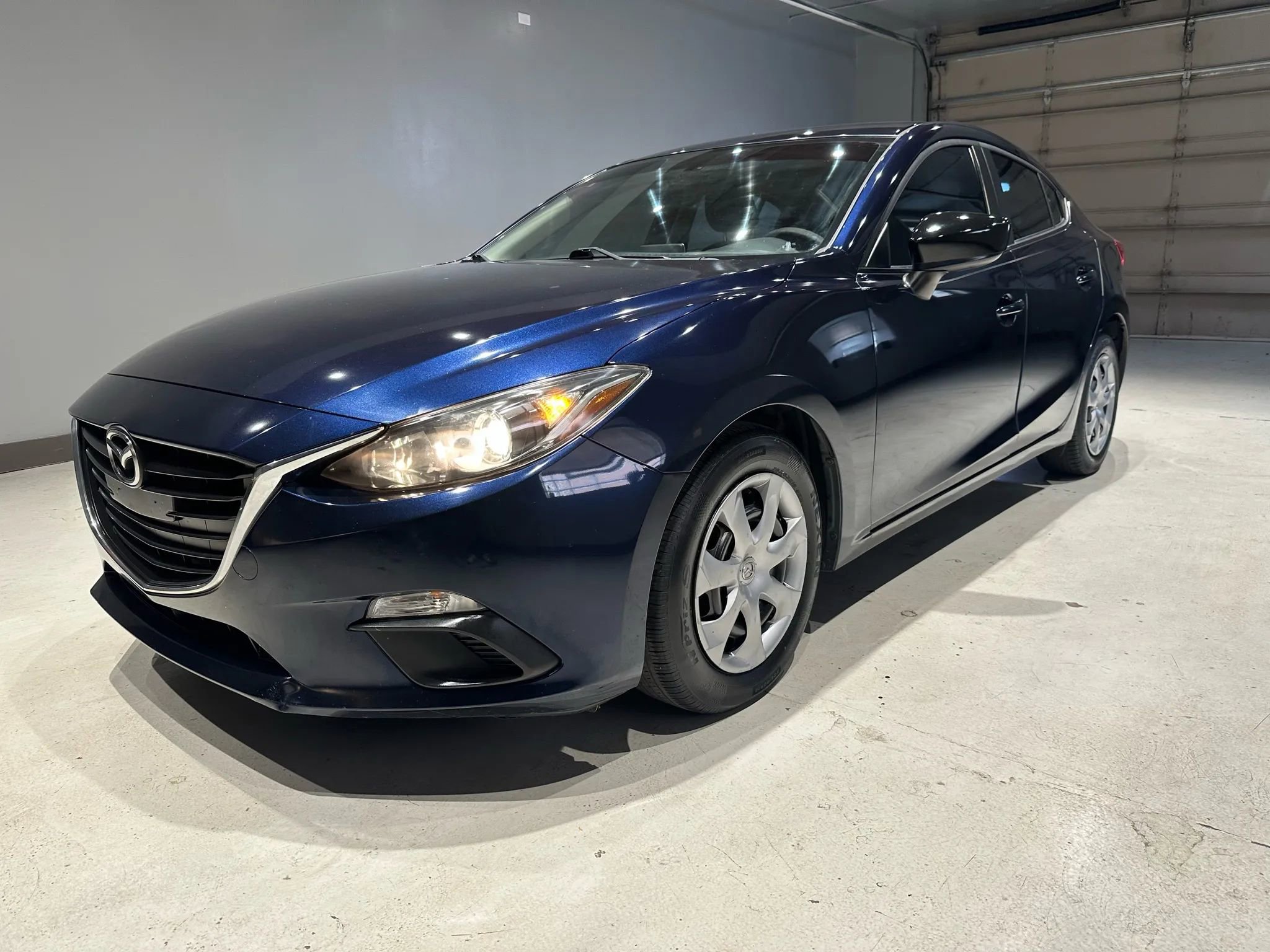Used 2016 MAZDA MAZDA3 i Sport image 3
