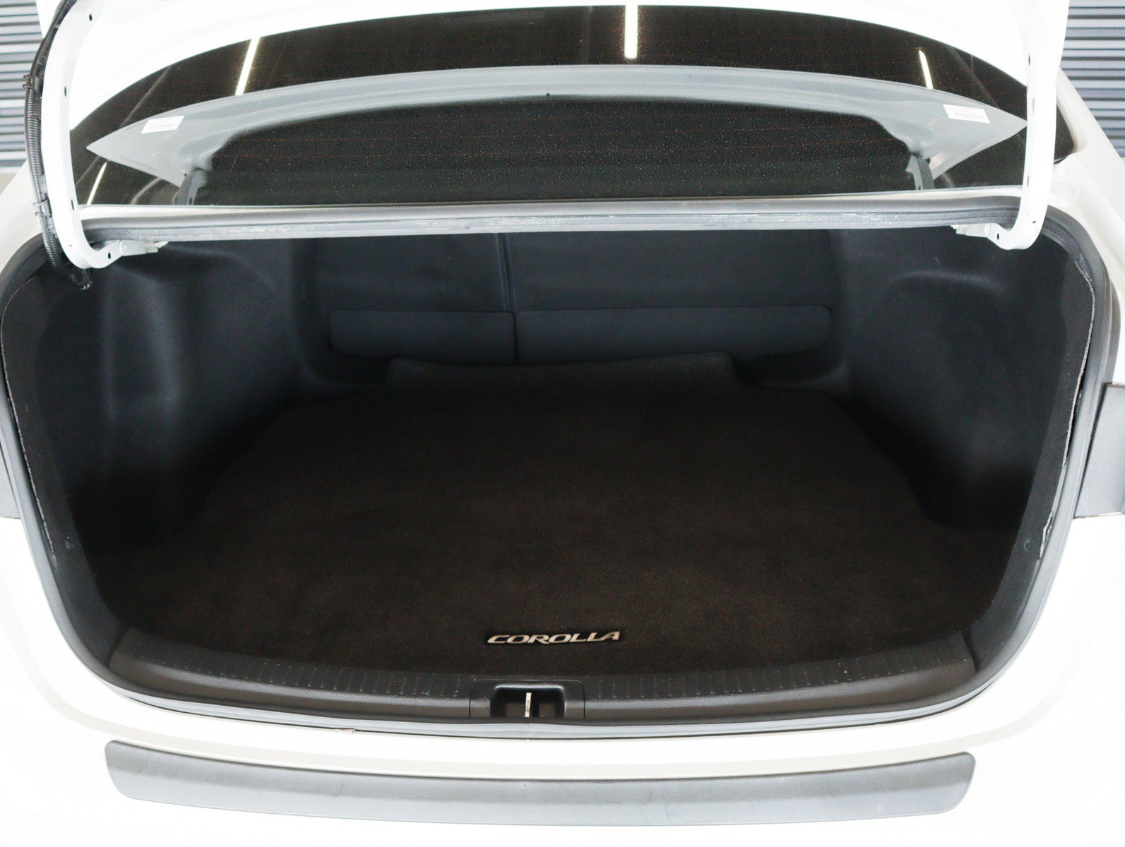 Used 2020 Toyota Corolla XLE w/ Carpet Mat Package (TMS) FWD image 12