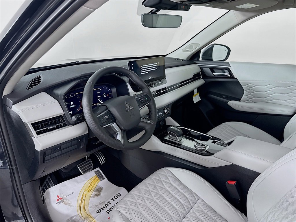 New 2025 Mitsubishi Outlander SEL image 9
