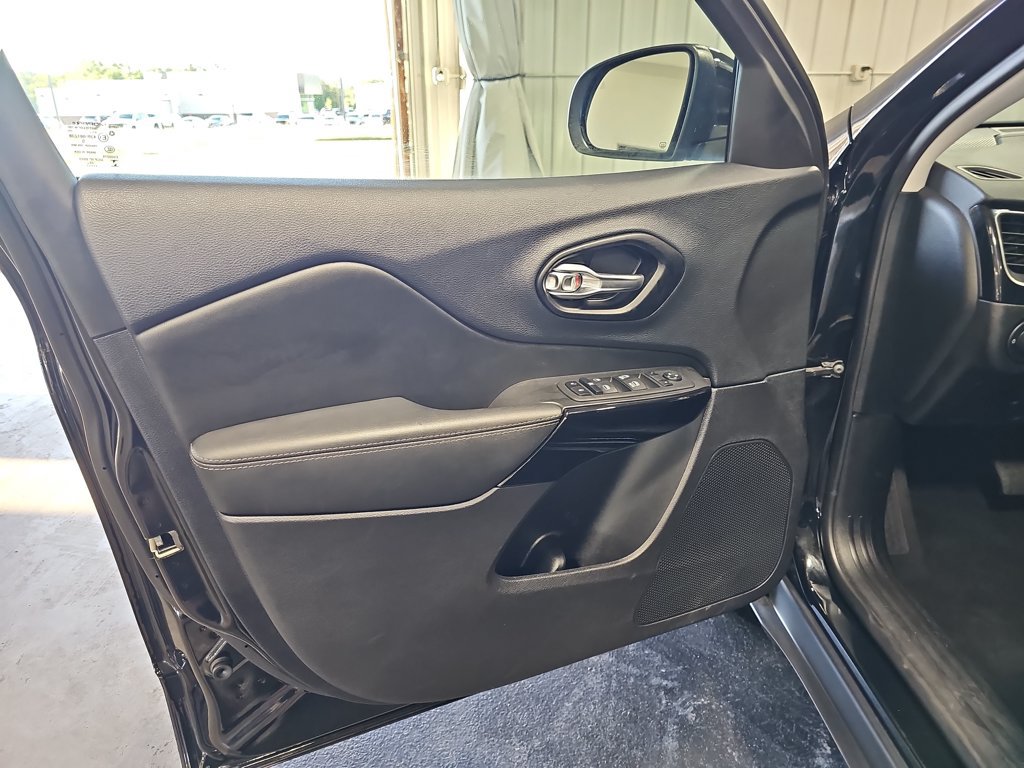 Used 2023 Jeep Cherokee Altitude Lux AWD/4WD image 27
