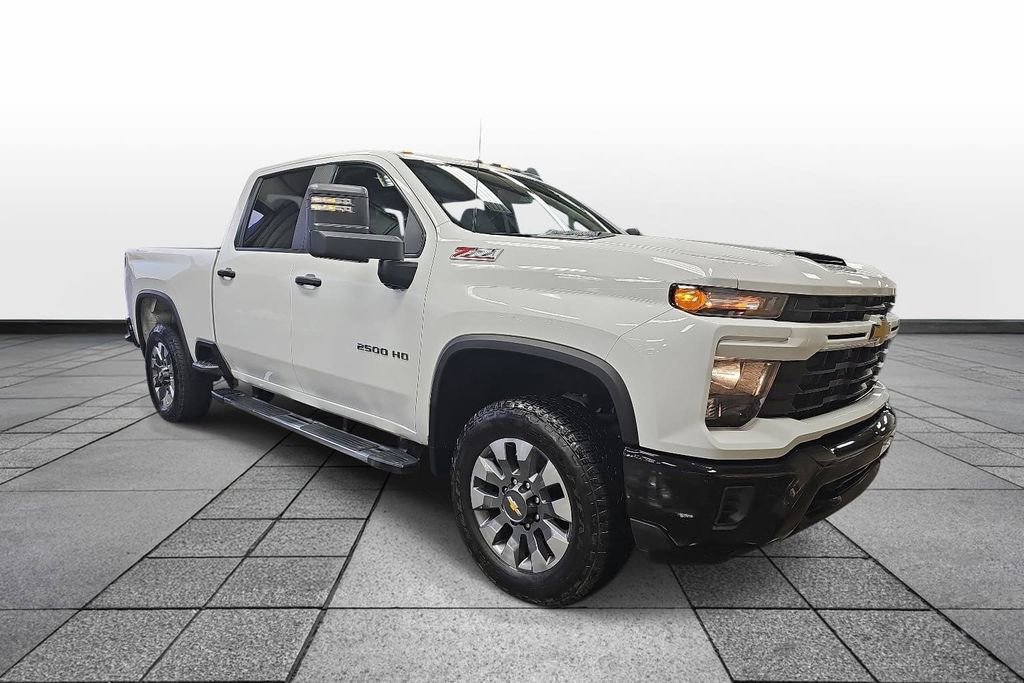 Used 2024 Chevrolet Silverado 2500 Custom w/ Custom Value Package image 3