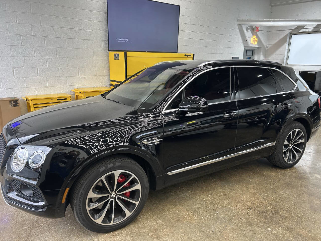 Used 2019 Bentley Bentayga image 11