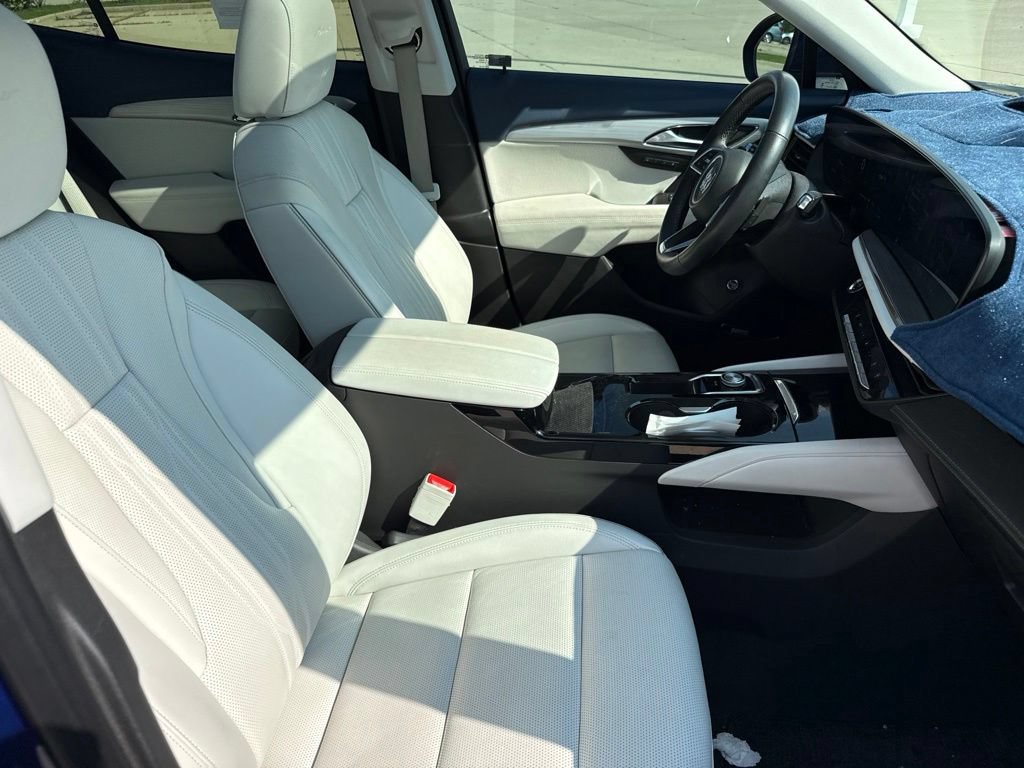 Used 2024 Buick Envision Avenir AWD/4WD image 16