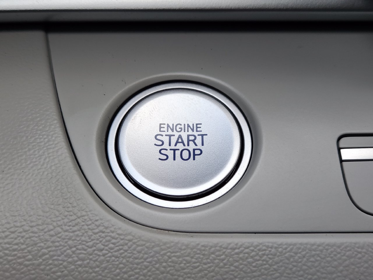 Used 2025 Hyundai Elantra Limited FWD image 17
