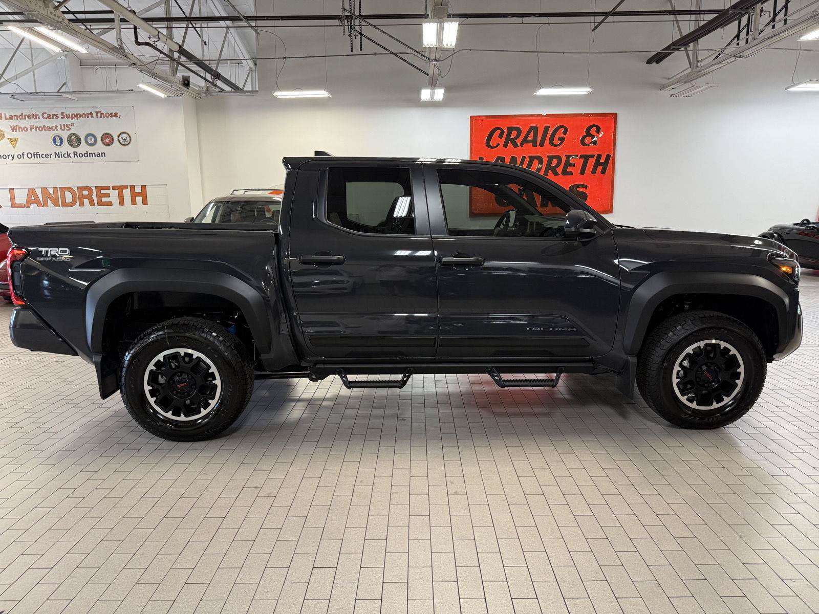 Used 2026 Toyota Tacoma TRD Off-Road AWD/4WD image 2