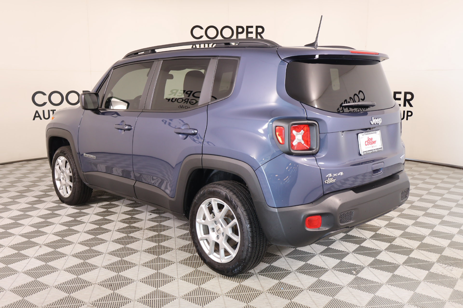 Used 2022 Jeep Renegade Latitude AWD/4WD image 23