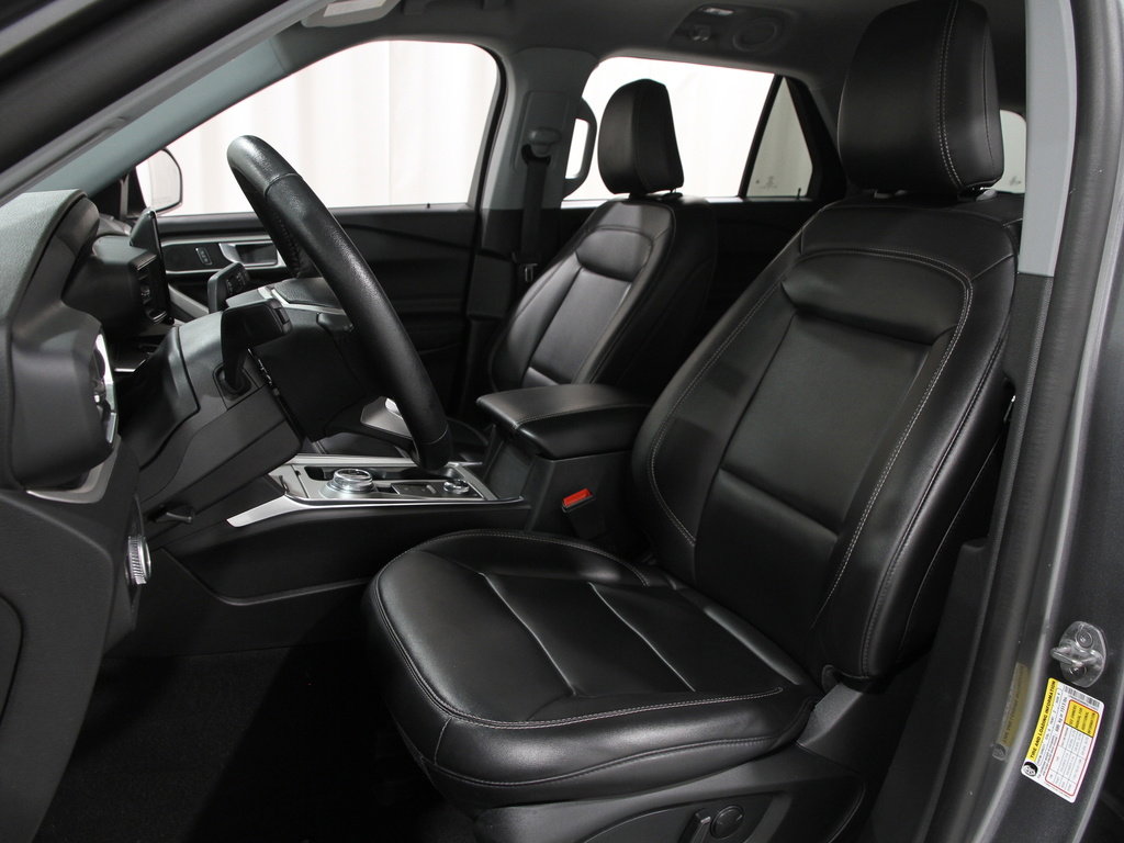 Certified 2022 Ford Explorer XLT w/ Equipment Group 202A image 6