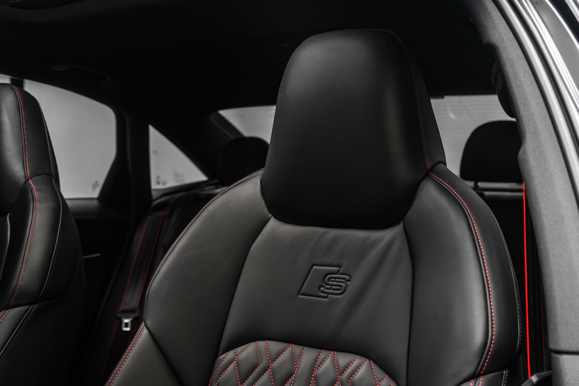 Used 2025 Audi S6 Premium Plus w/ Premium Plus Package image 28