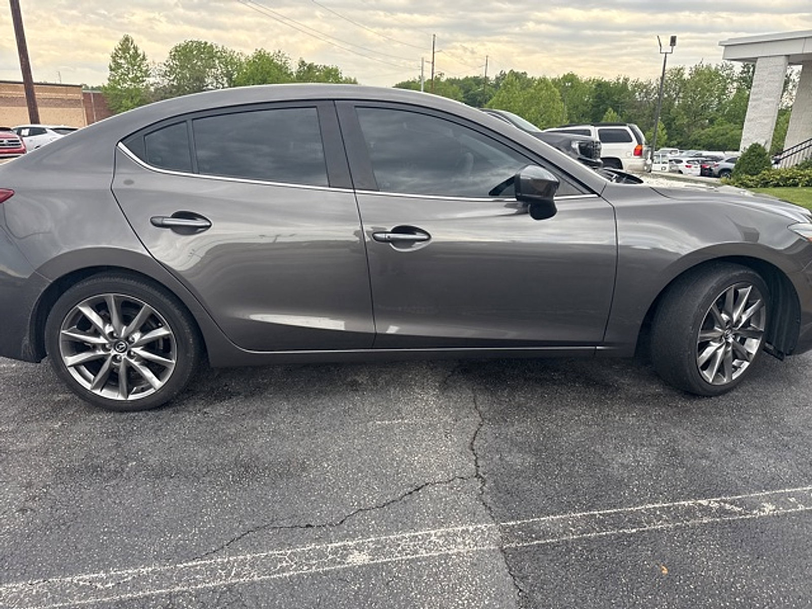 Used 2018 MAZDA MAZDA3 Touring FWD image 4
