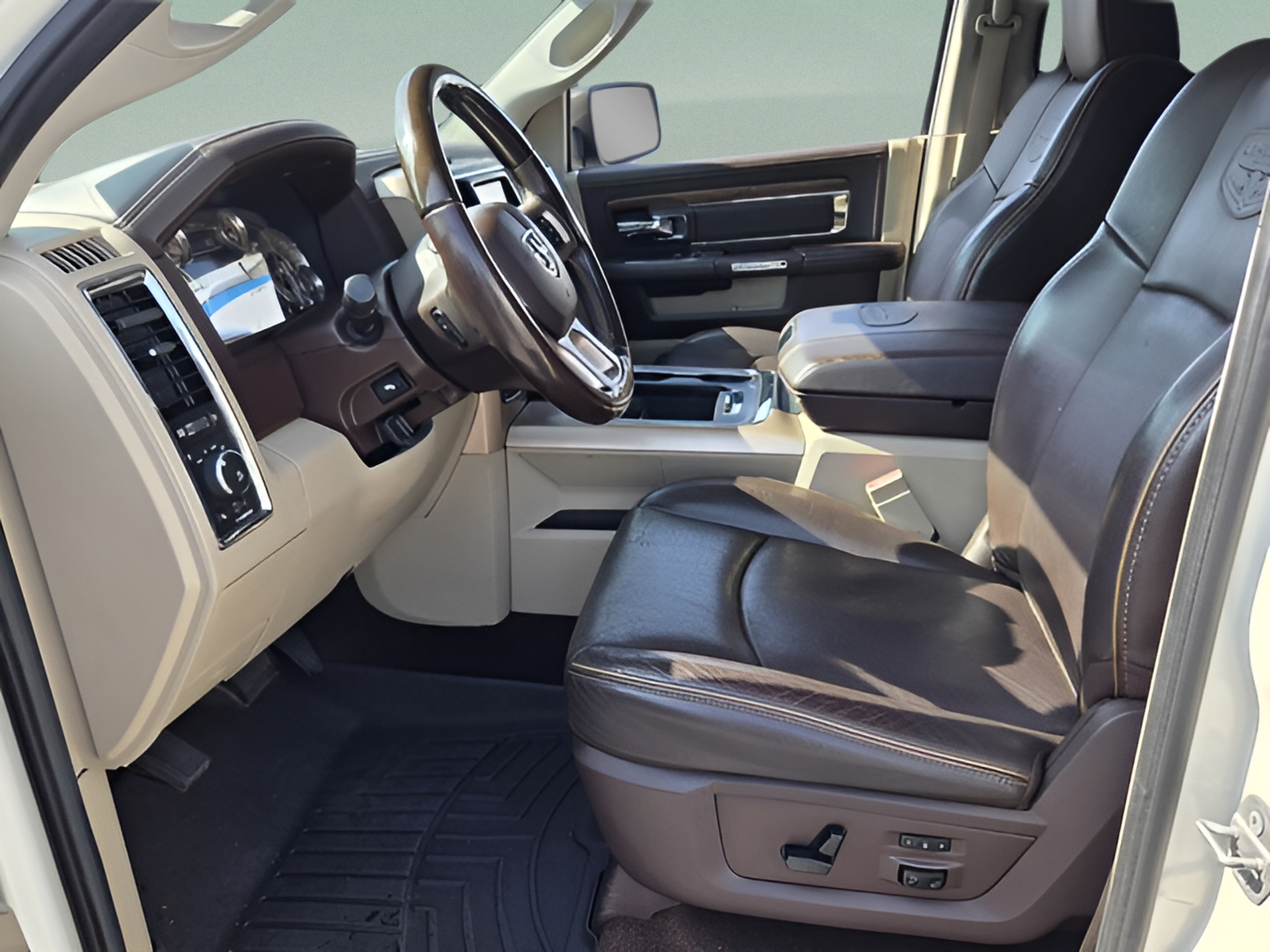 Used 2016 RAM 1500 Laramie Longhorn w/ Convenience Group AWD/4WD image 9