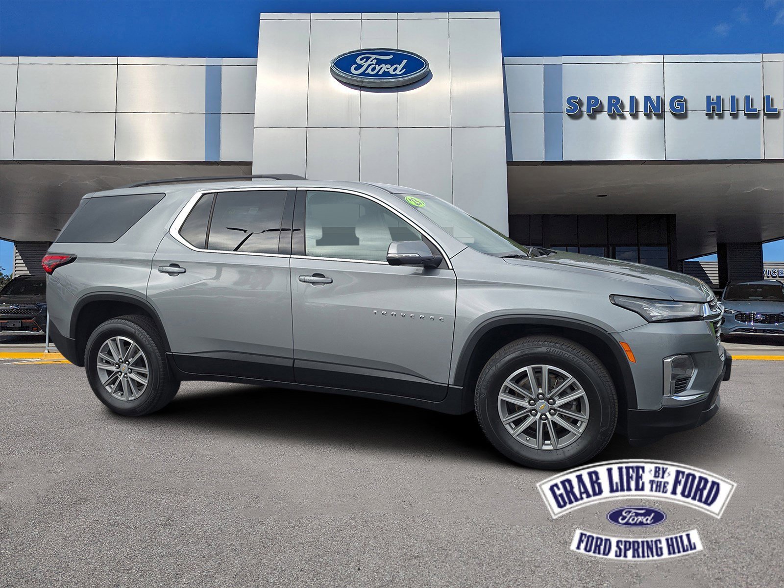 Used 2023 Chevrolet Traverse LT w/ Rear Camera Mirror Package image 1