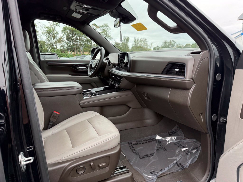 Used 2025 Chevrolet Suburban LT AWD/4WD image 20