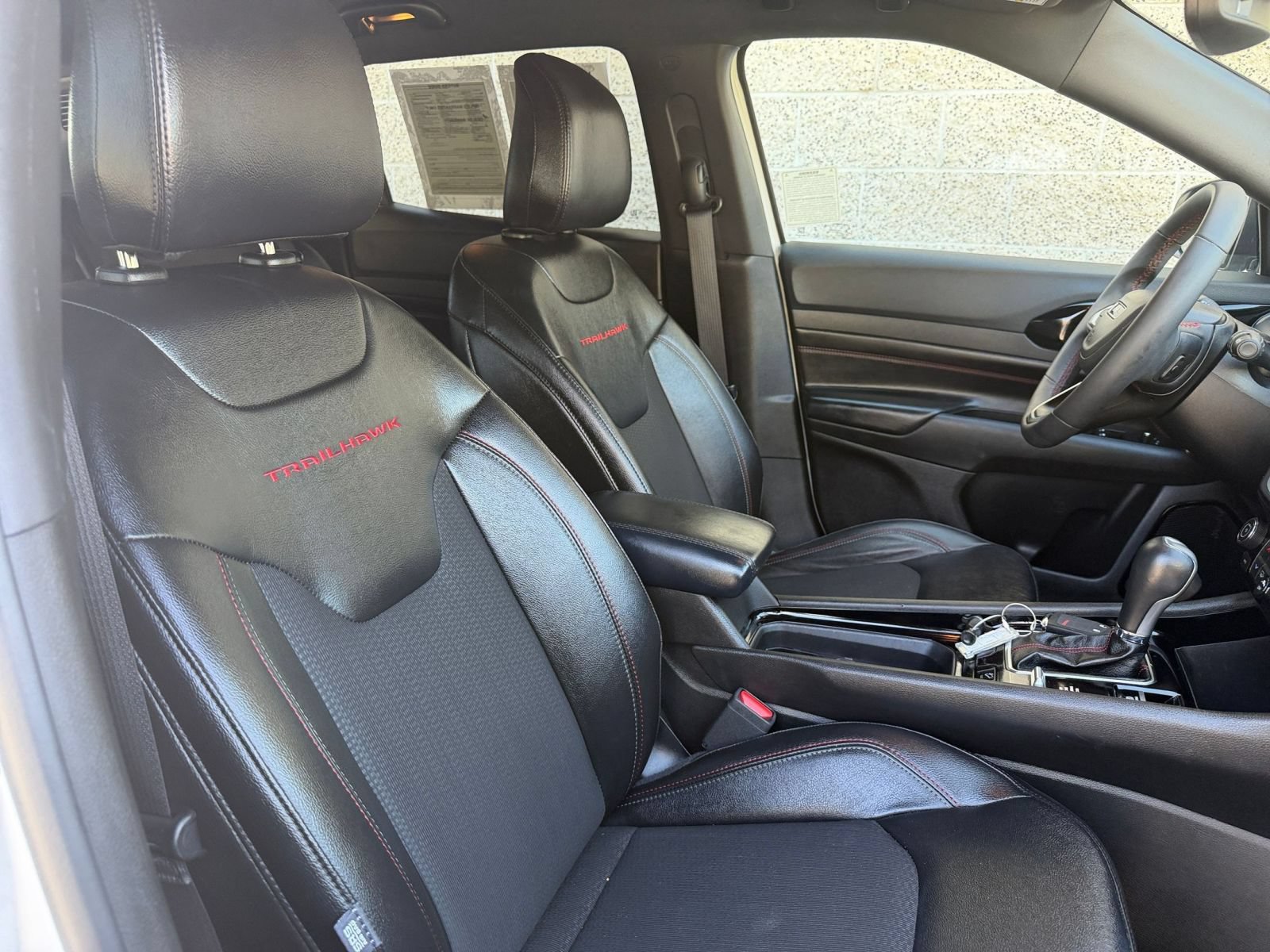 Used 2025 Jeep Compass Trailhawk AWD/4WD image 34