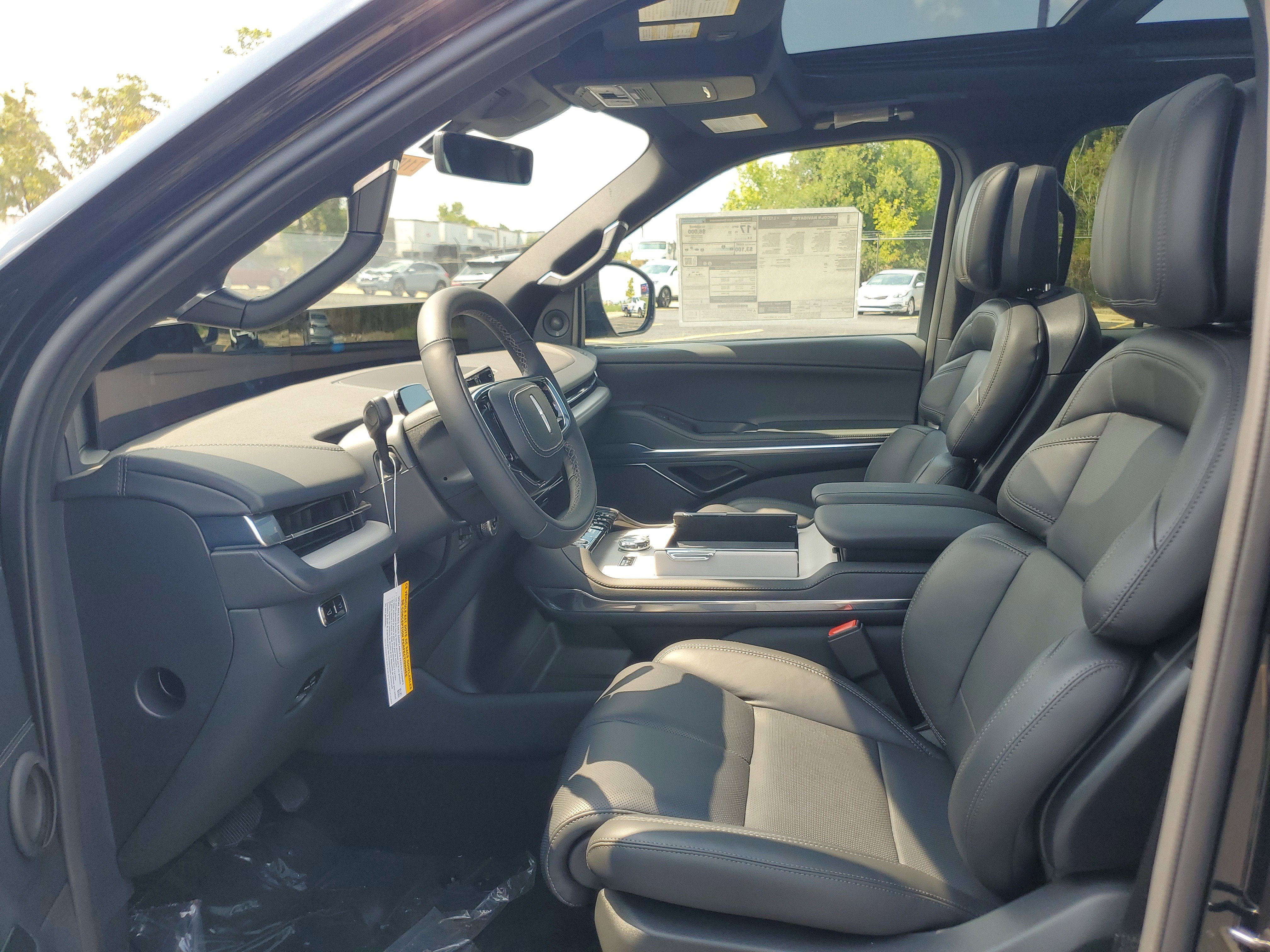 New 2025 Lincoln Navigator L Reserve w/ Jet Appearance Package image 12