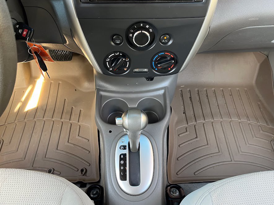Used 2015 Nissan Versa SV FWD image 18