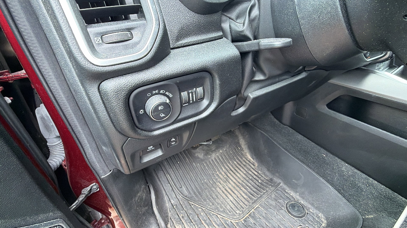 Used 2023 RAM 1500 Laramie image 24