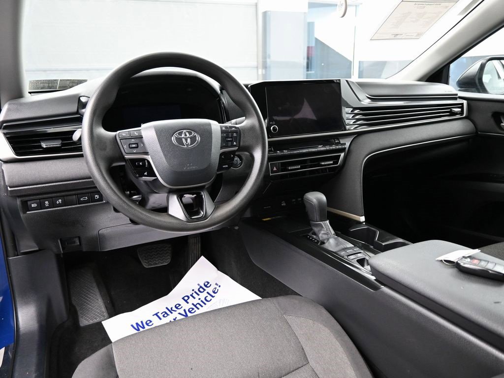 Used 2025 Toyota Camry LE w/ Convenience Package image 30