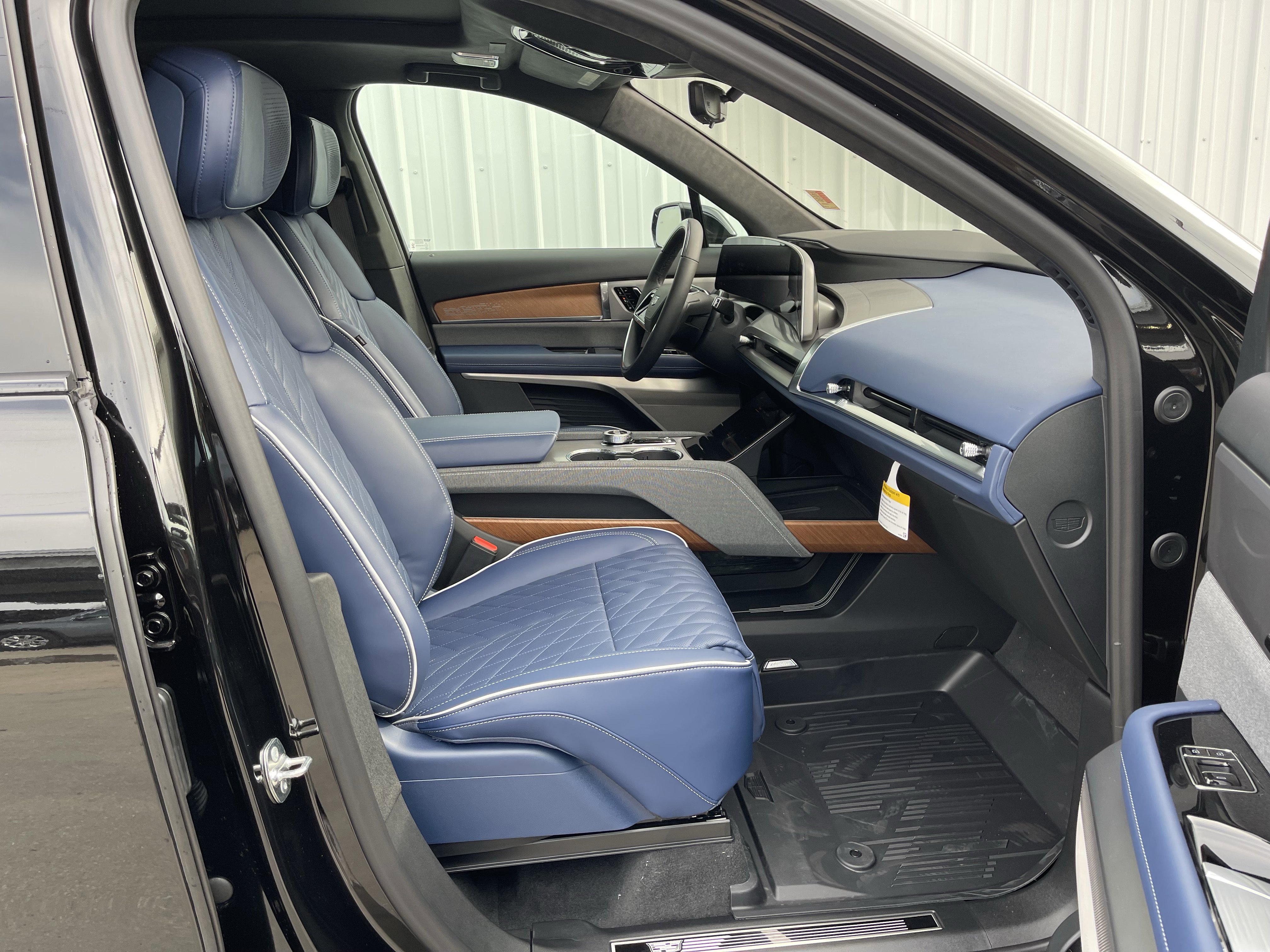 New 2026 Cadillac Vistiq Premium Luxury w/ LPO, Floor Liner Package image 9