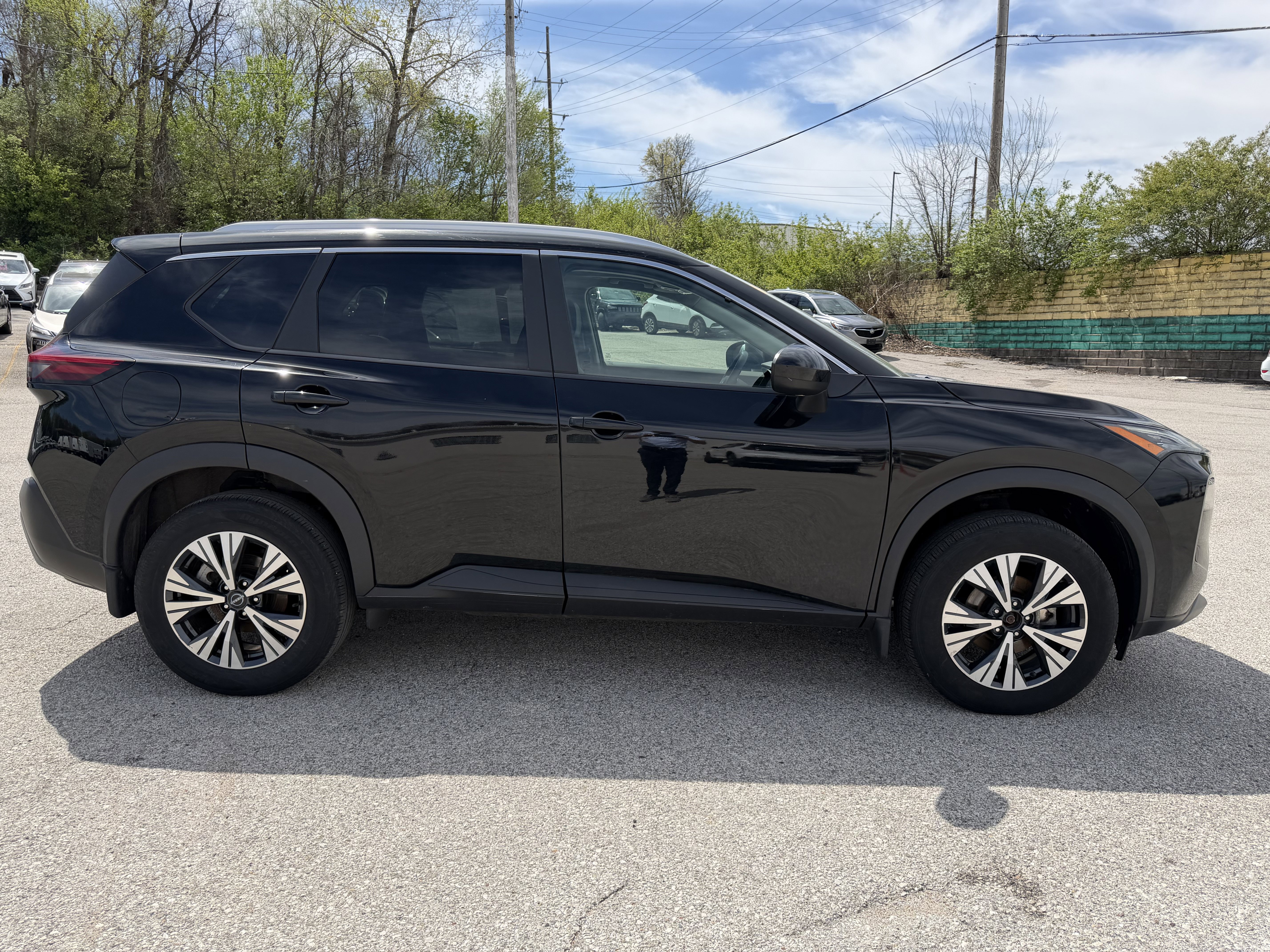 Used 2023 Nissan Rogue SV w/ SV Premium B Package image 8