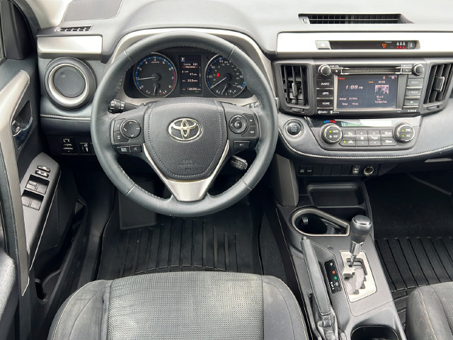 Used 2018 Toyota RAV4 XLE FWD image 15