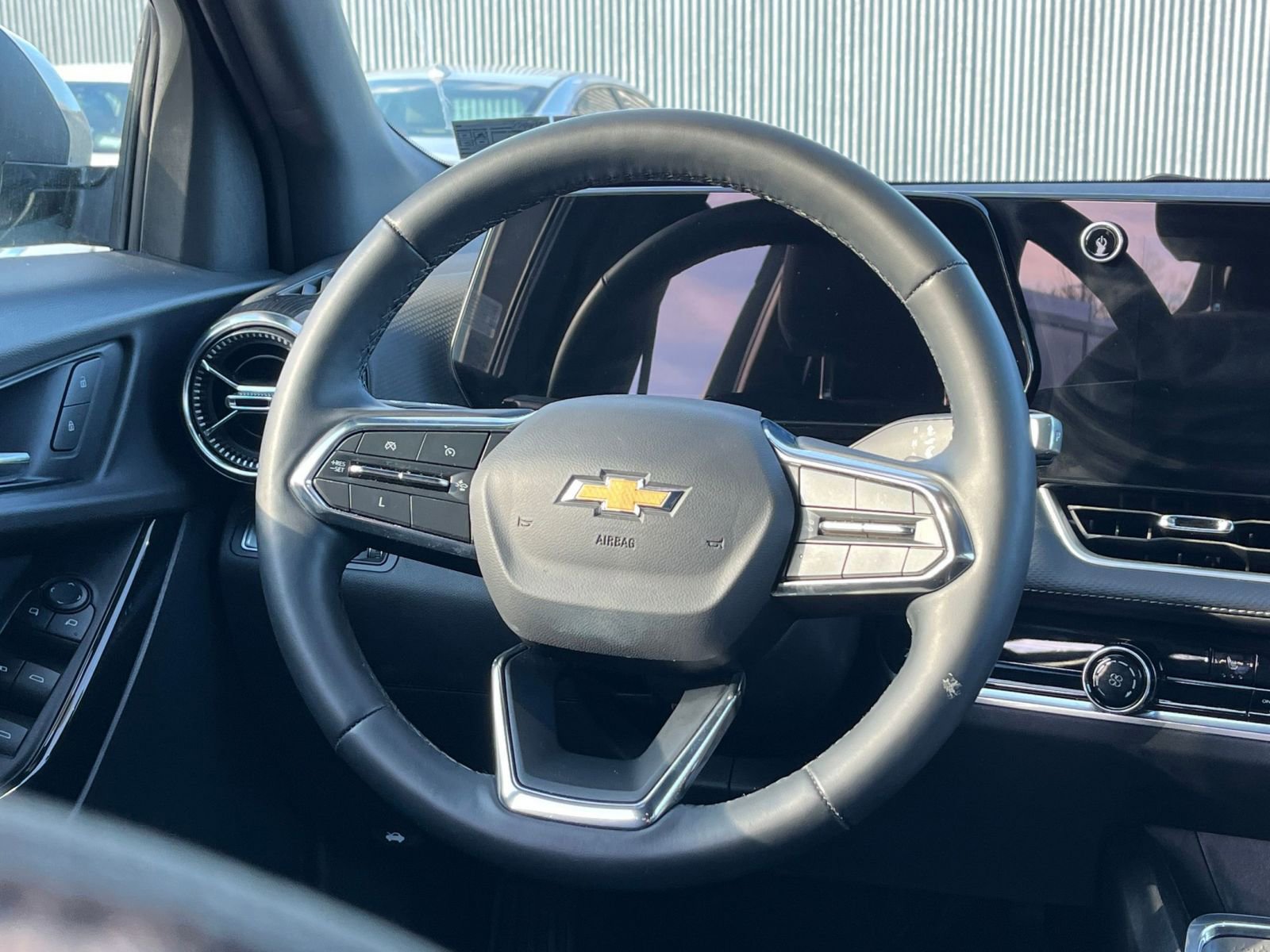 Used 2025 Chevrolet Equinox LT image 27