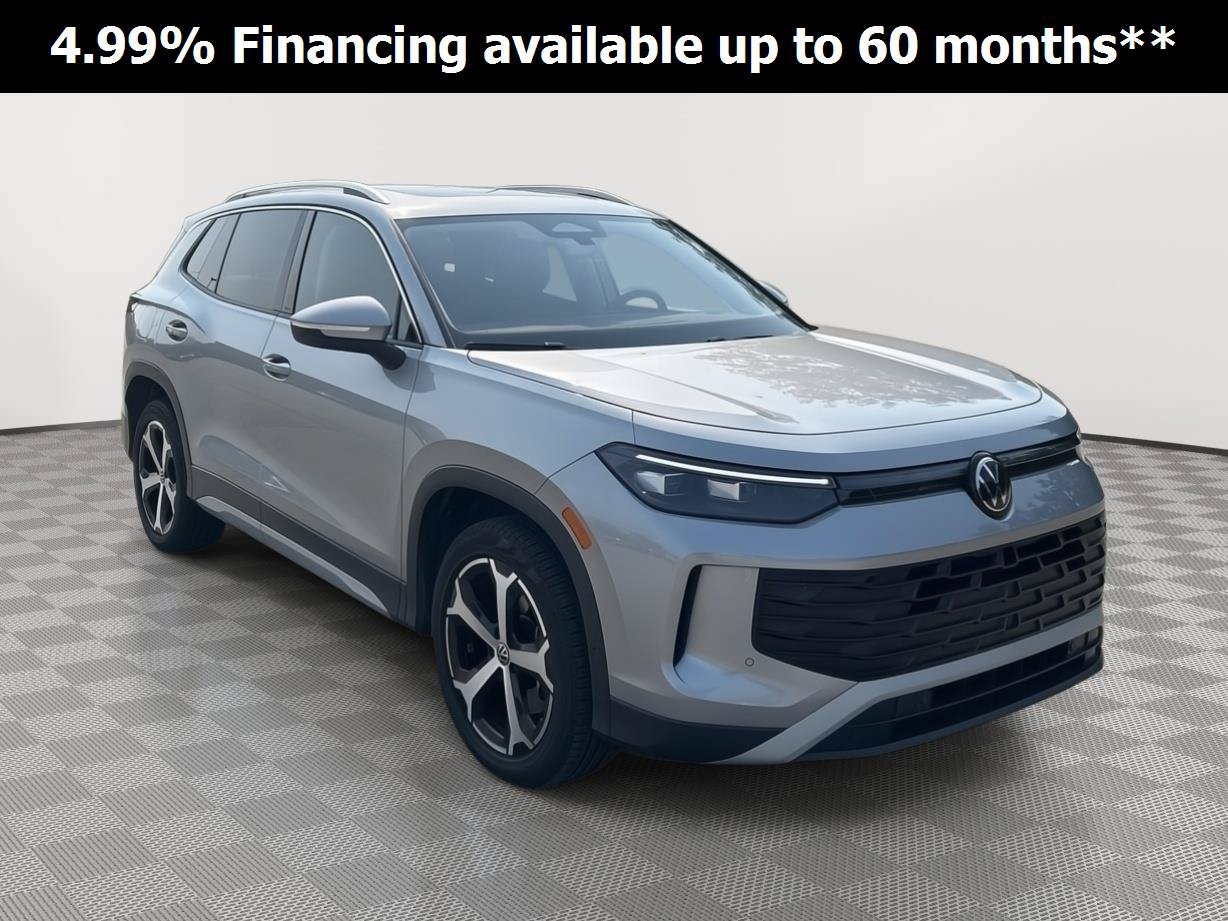 Certified 2025 Volkswagen Tiguan SE w/ Panoramic Sunroof Package AWD/4WD image 1