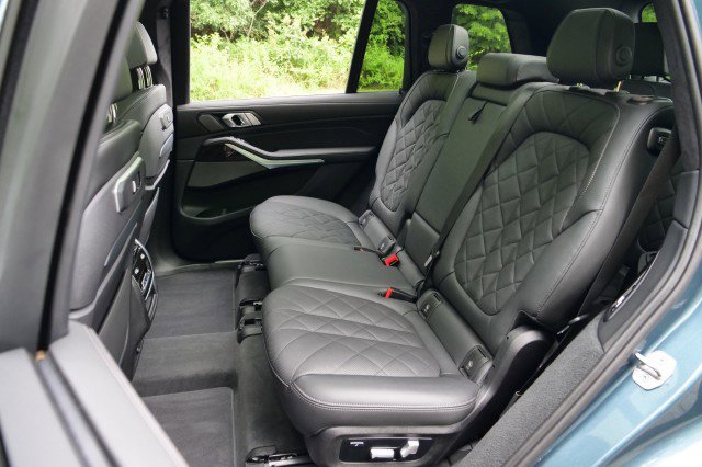 Used 2024 BMW X7 xDrive40i w/ Premium Package image 32