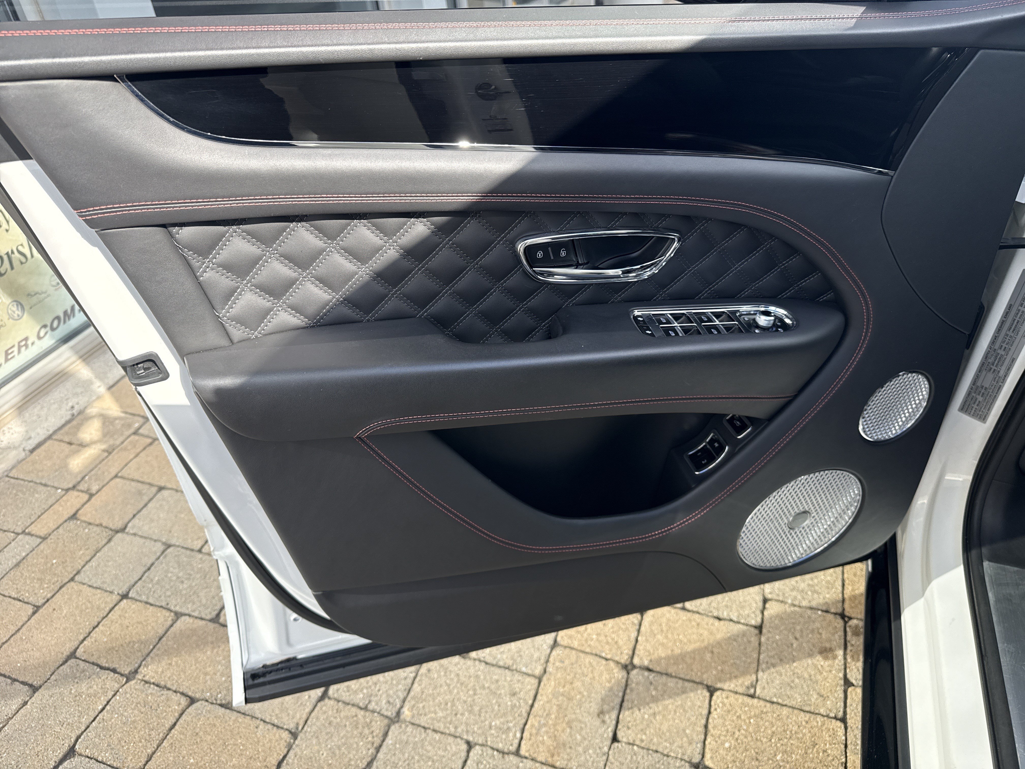 Used 2022 Bentley Bentayga AWD/4WD image 15