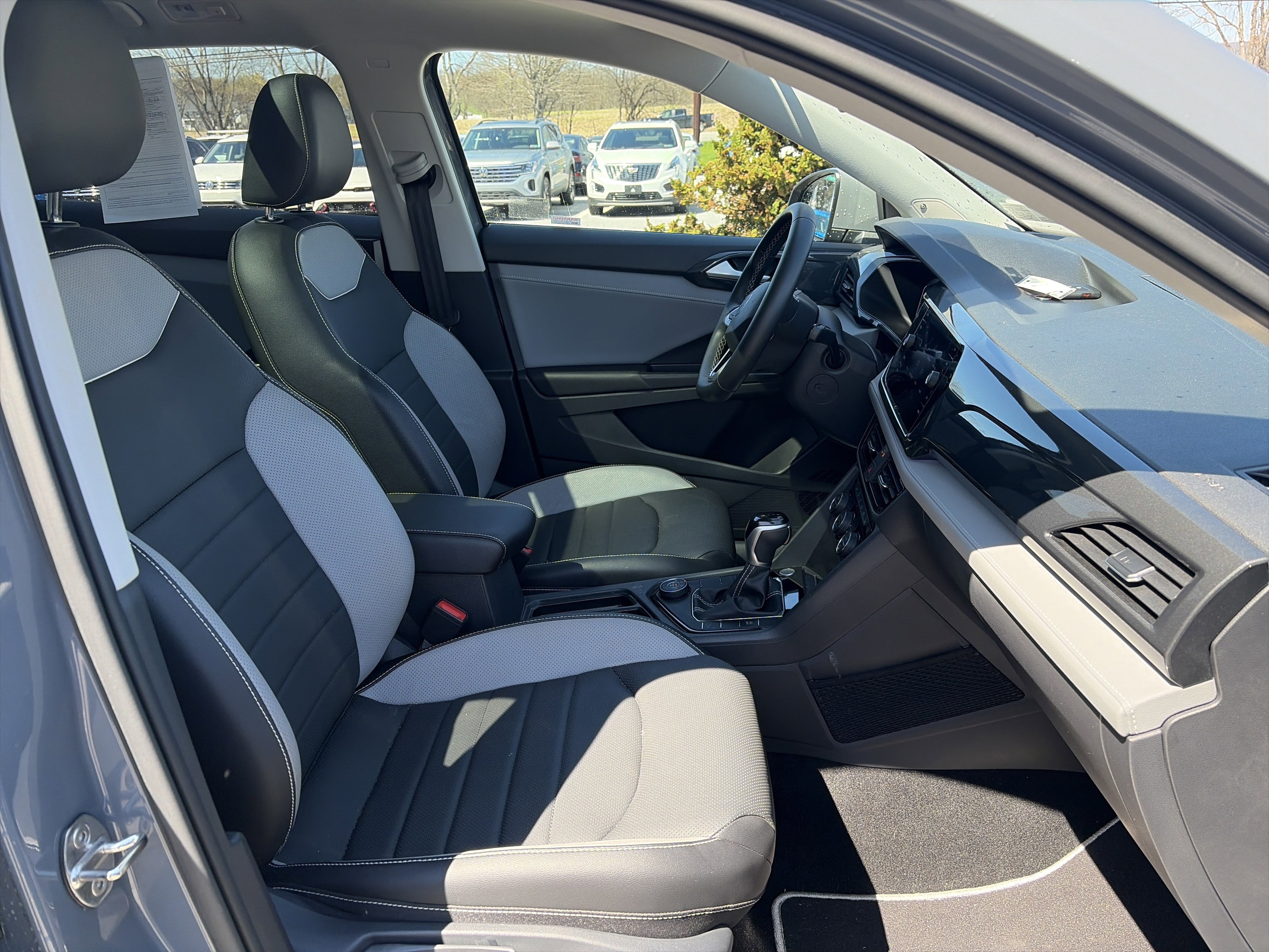 Used 2023 Volkswagen Taos SEL image 6