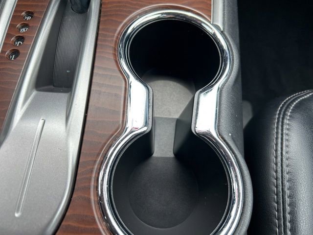 Used 2020 Nissan Pathfinder Platinum FWD image 36
