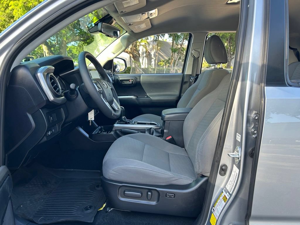 Used 2021 Toyota Tacoma SR5 RWD image 17