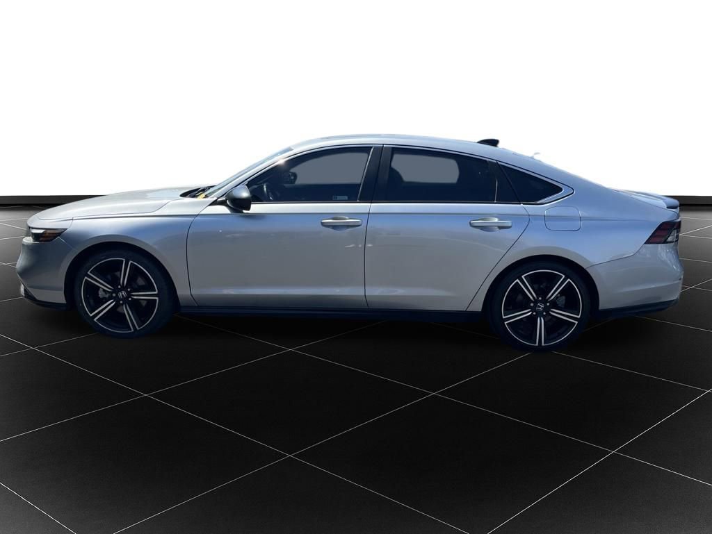 Used 2024 Honda Accord Sport image 2