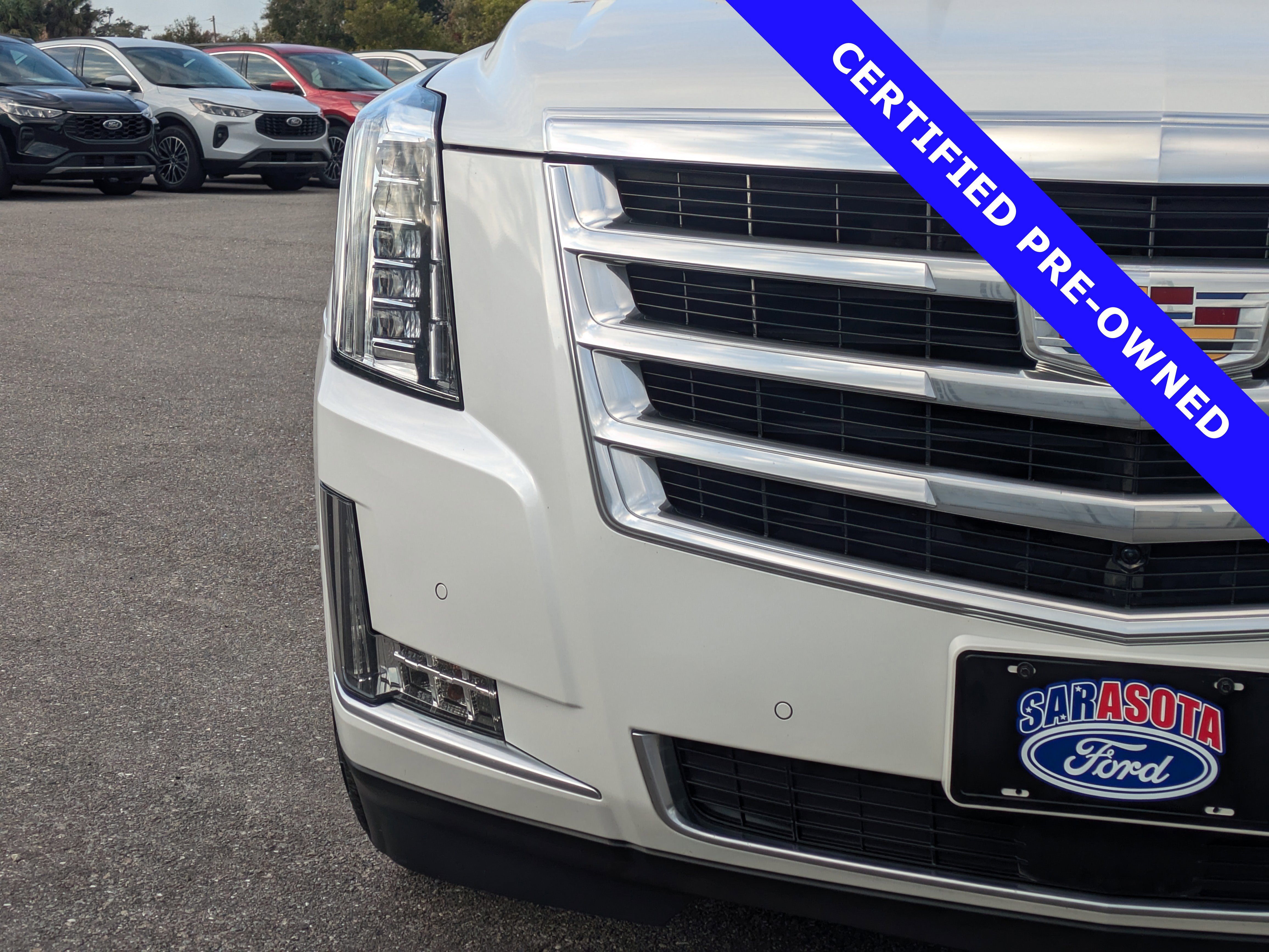 Used 2020 Cadillac Escalade Premium Luxury image 9