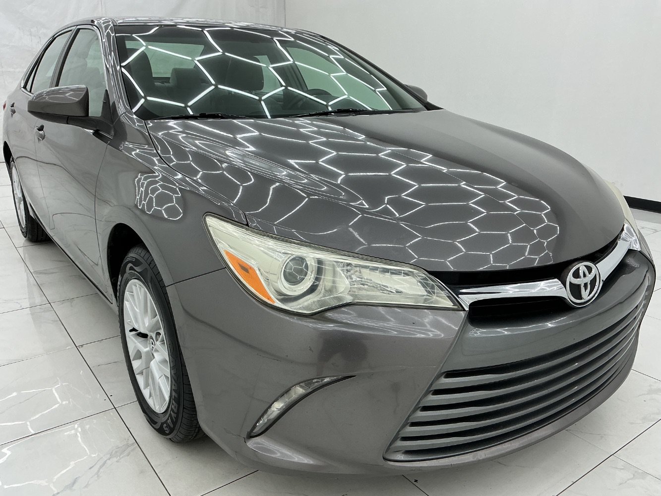 Used 2016 Toyota Camry LE FWD image 3