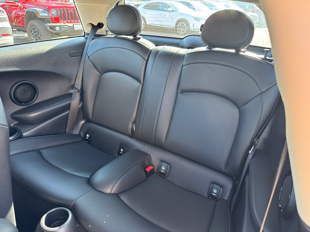 Used 2023 MINI Cooper 2-Door Hardtop FWD image 18