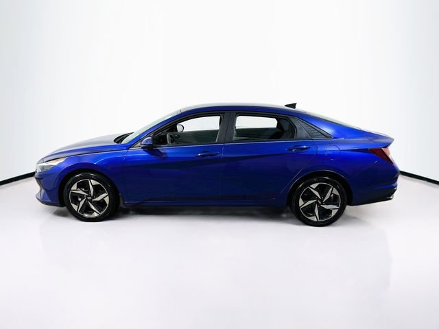 Used 2023 Hyundai Elantra SEL w/ Convenience Package FWD image 5