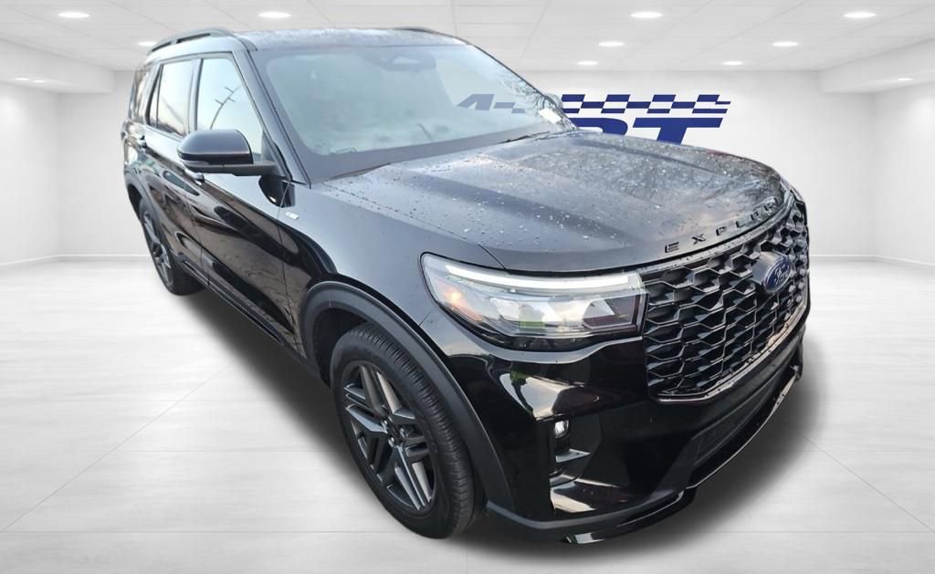 Used 2025 Ford Explorer ST-Line w/ ST-Line Street Pack image 3