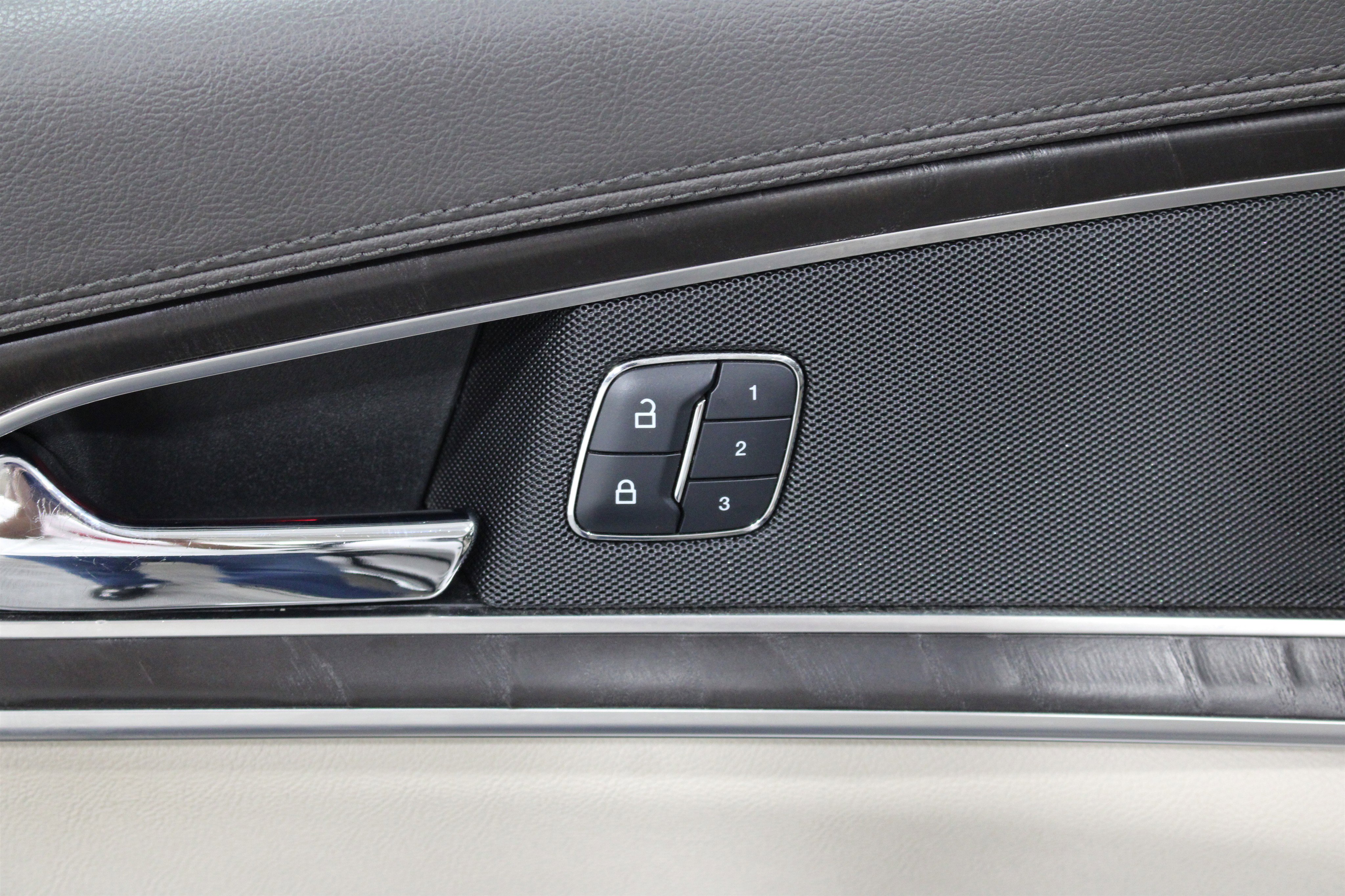 Used 2017 Lincoln MKX Select w/ Select Plus Package image 8