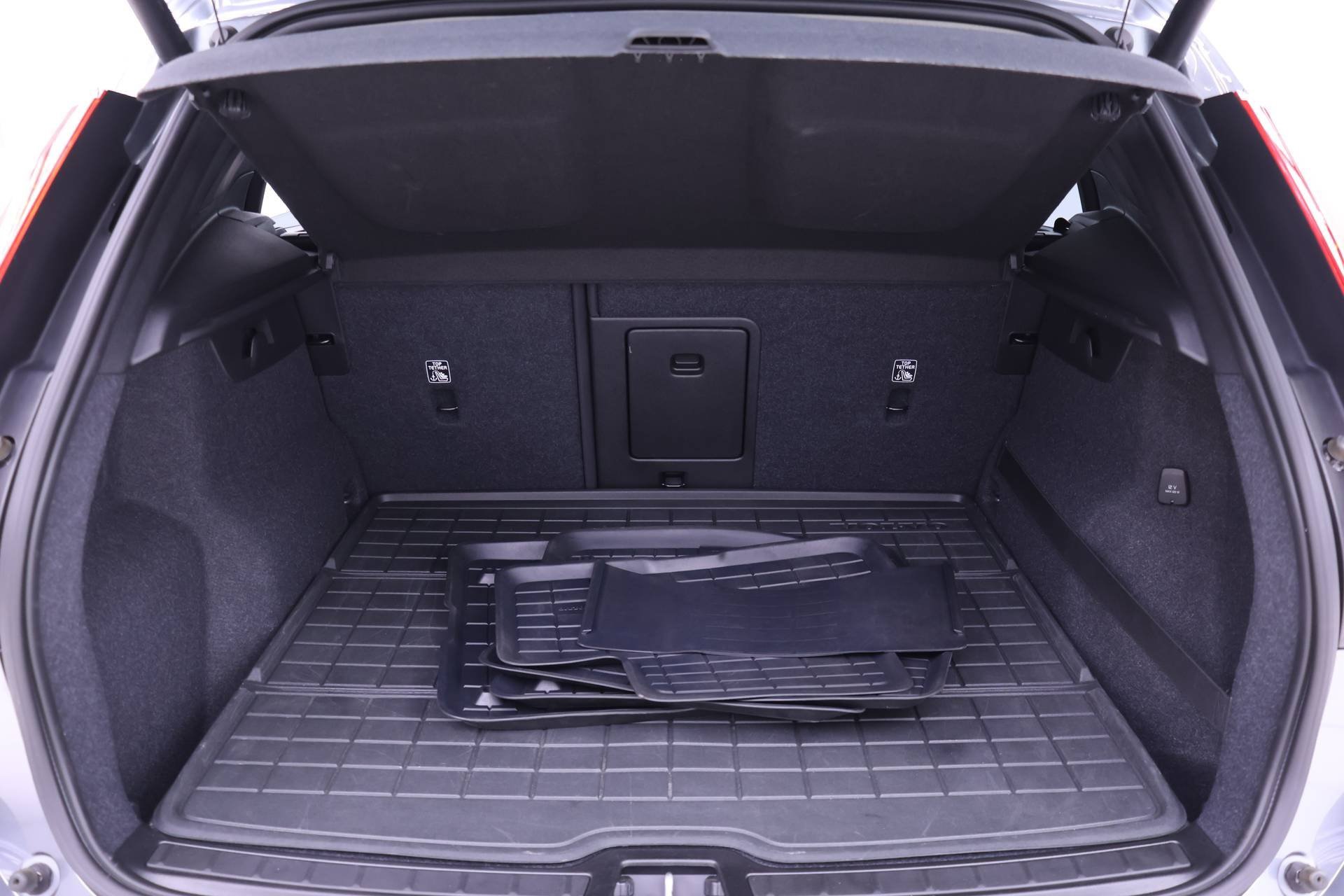 Used 2019 Volvo XC40 T5 Momentum image 19