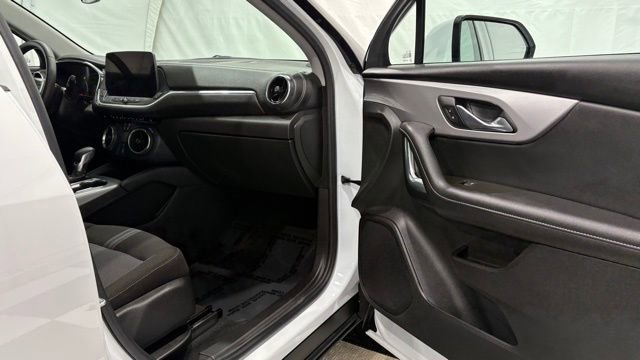 Used 2025 Chevrolet Blazer LT image 19