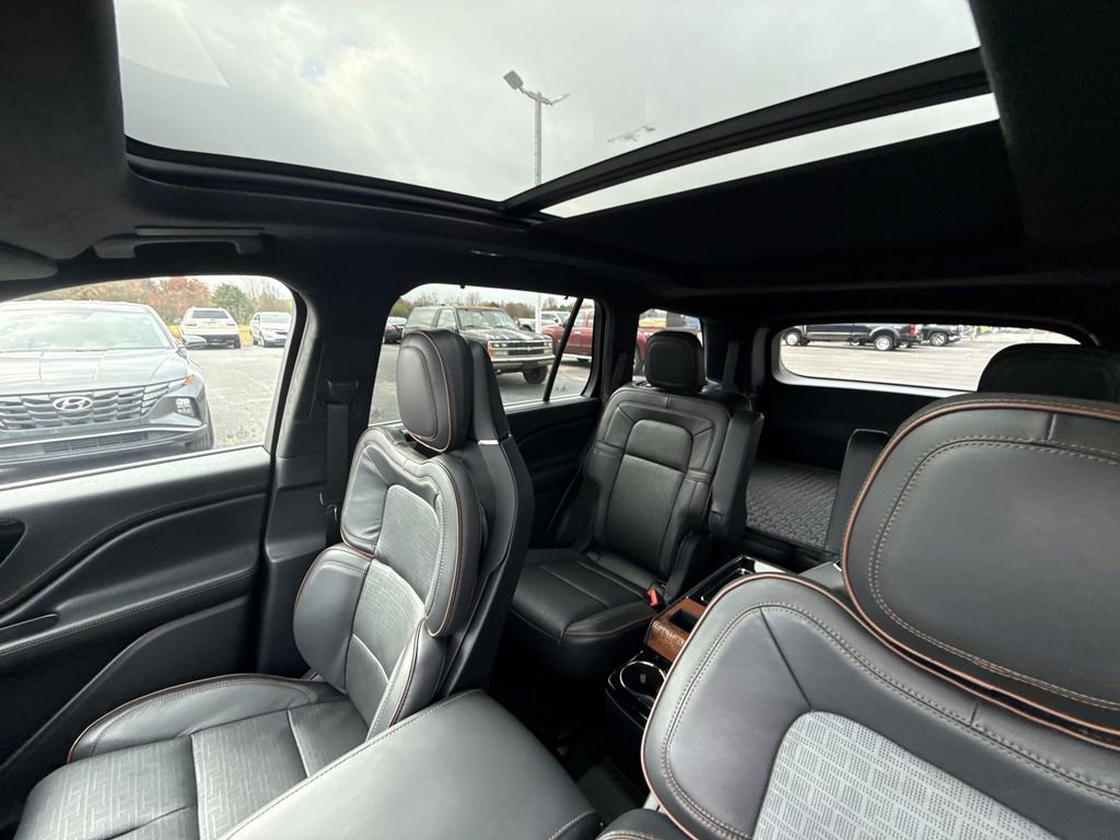 Used 2025 Lincoln Aviator Black Label image 10