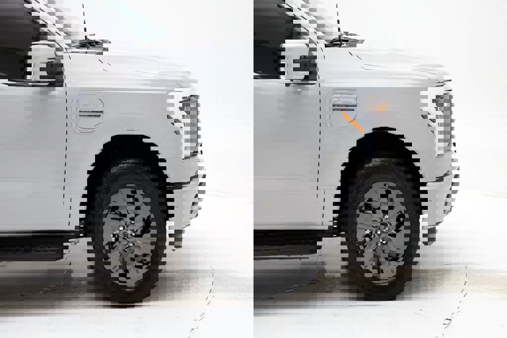 Used 2023 Ford F150 Lightning Lariat w/ Max Trailer Tow Package image 4