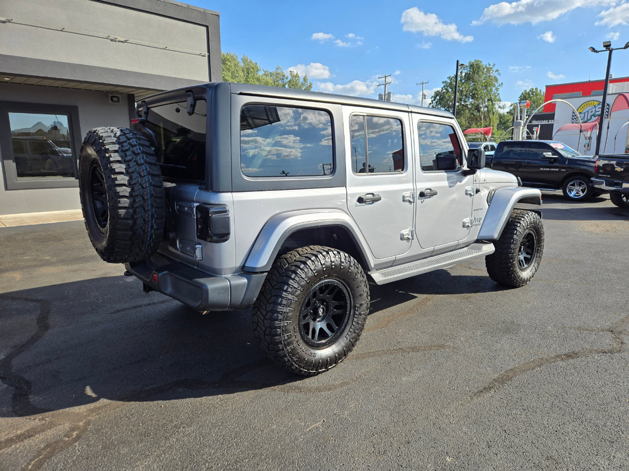 Used 2020 Jeep Wrangler Unlimited Sahara image 4