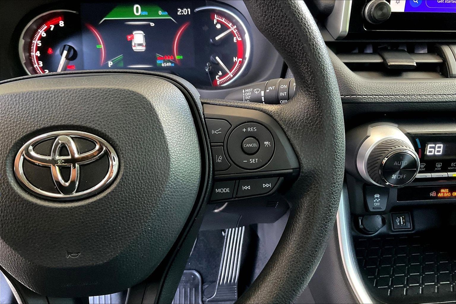 Used 2025 Toyota RAV4 XLE FWD image 12