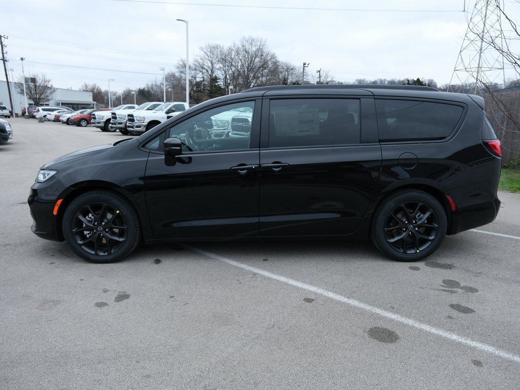 New 2026 Chrysler Pacifica Limited w/ S Appearance Package image 12